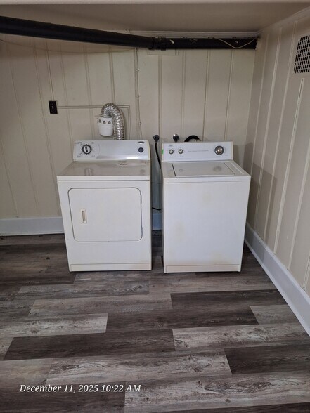 Washer & Dryer (Apt A) - 5105 Belair Rd