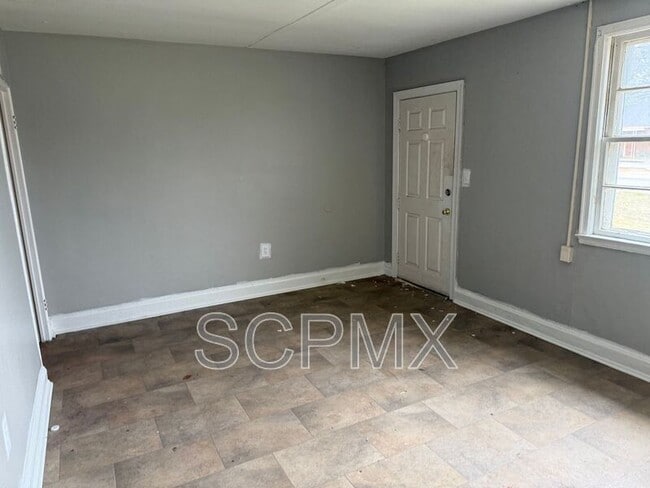 Building Photo - 18 Dixie Dr