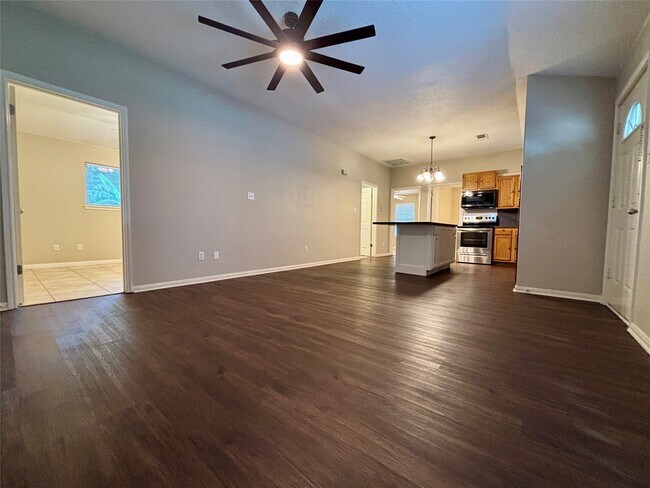 Building Photo - 10642 Royal Pines Dr