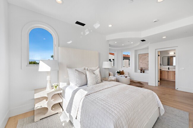 Building Photo - 84 Sidney Bay Dr