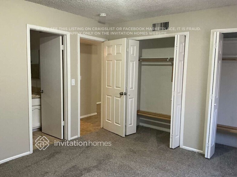 Building Photo - 2835 S Standage