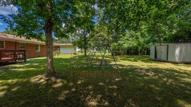 Building Photo - 2112 Lamore St