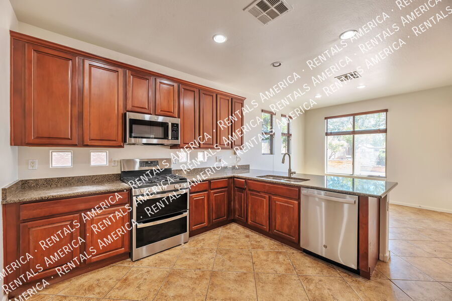 Building Photo - 5433 W Redbird Rd