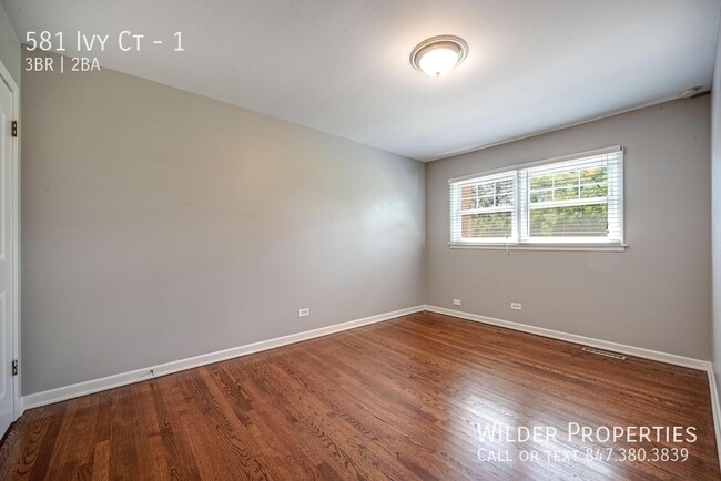 Building Photo - 581 Ivy Ct