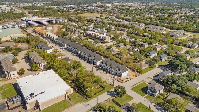 Building Photo - 226 Richards St