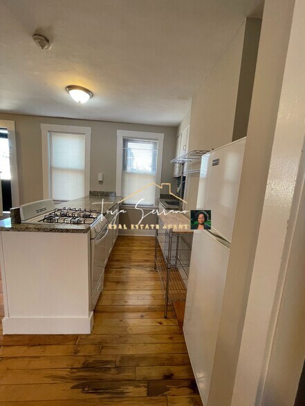 Building Photo - 39 Beacon St