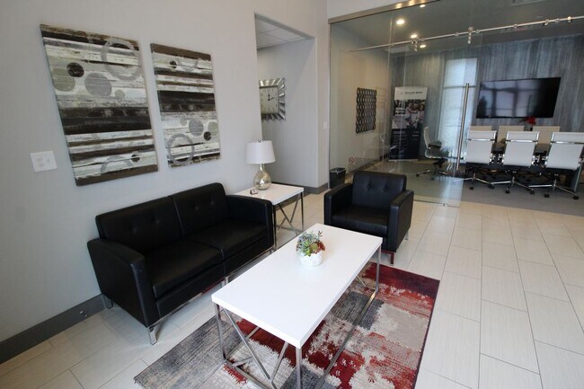 Building Photo - 418 Village Dr