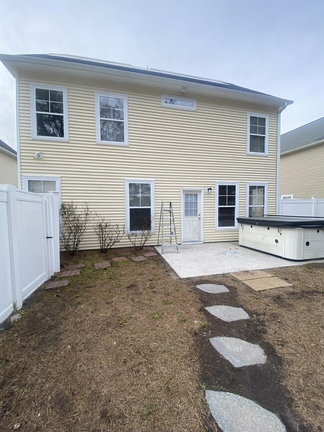 Building Photo - 421 Emerson Dr