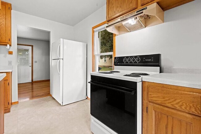 Building Photo - 1212 S Oakland Ave