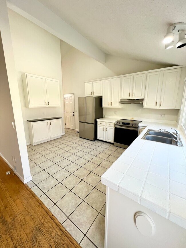 Building Photo - 1515 Mautenne Dr