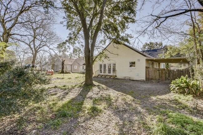 Building Photo - 2214 Ashley St