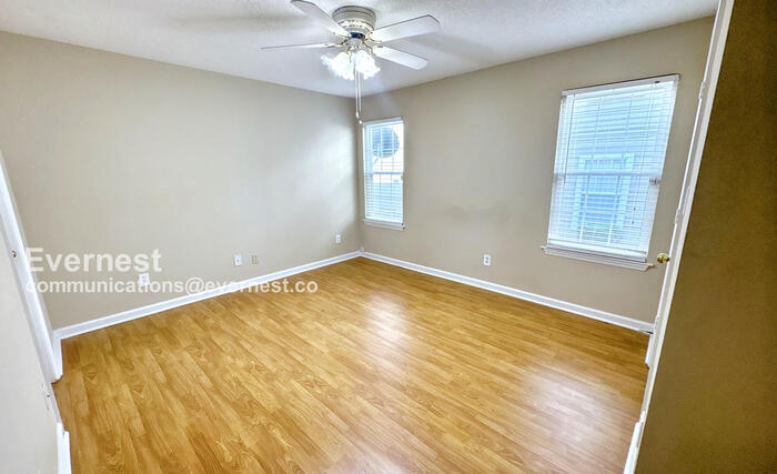 Building Photo - 319 Waters Edge Ln