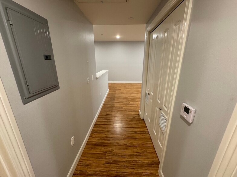 Building Photo - 6718 Sylmar Ave