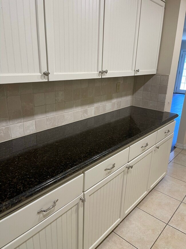 Building Photo - 6452 Olympia Dr