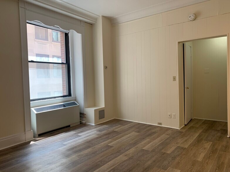 Building Photo - 62 Boylston St