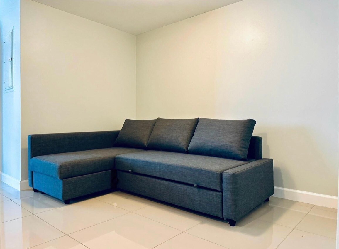 Building Photo - 350 S Miami Ave