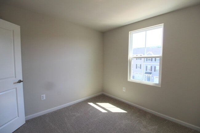 Building Photo - New construction tonwhome!