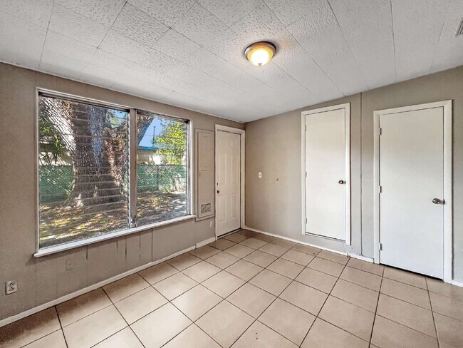 Building Photo - 9861 Orange River Blvd