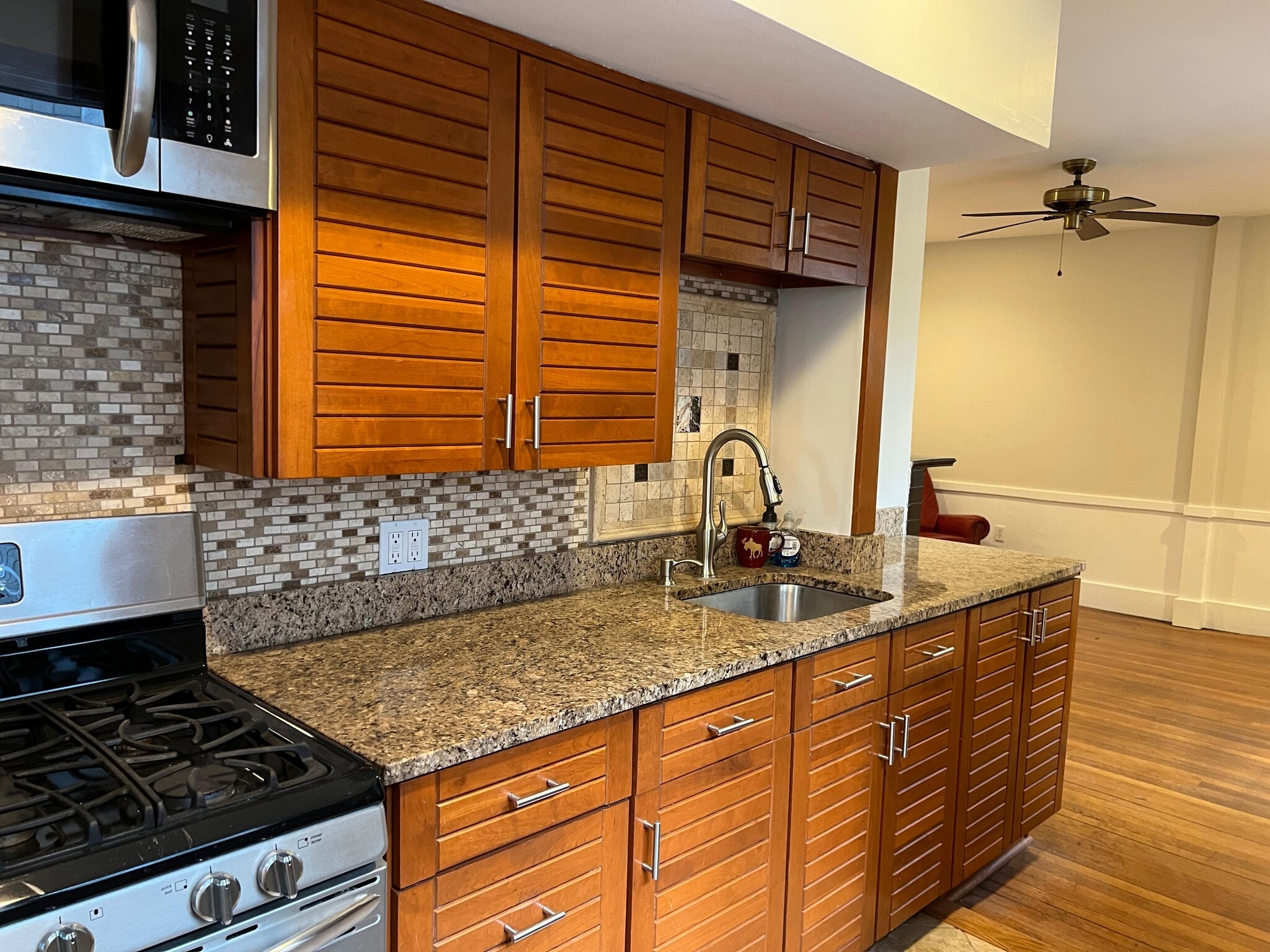Galley Kitchen has Breakfast Bar - 32 Lynde St