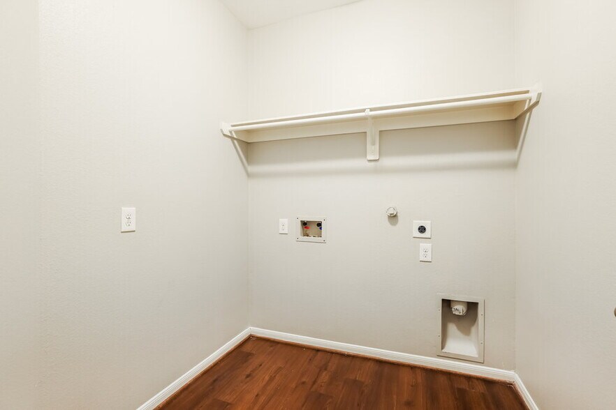 Building Photo - 24642 Sandusky Dr