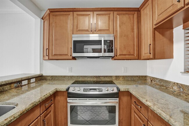 Building Photo - 2201 SE 9th St