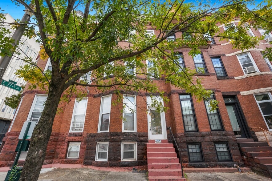 Building Photo - 2645 N Charles St