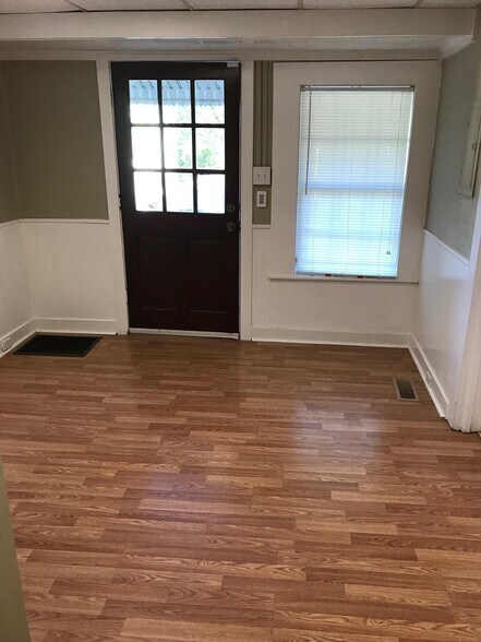 Living room - 1725 King Woods Dr, APT A
