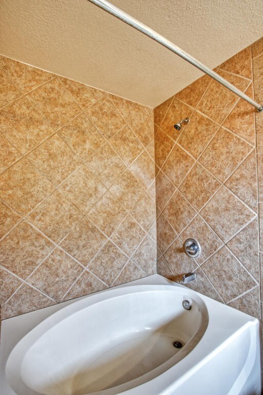 Building Photo - 1819 Shreya St