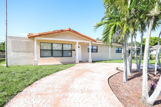 Building Photo - 3341 W Park Rd