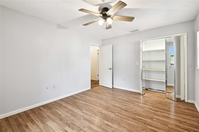 Building Photo - 1102 Shadowbrook Dr N