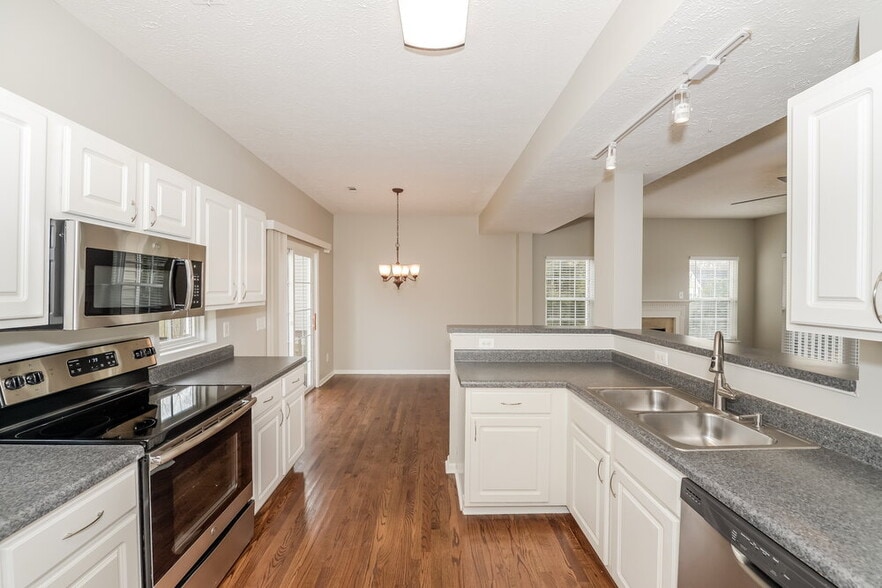 Building Photo - 1604 Zurich Dr