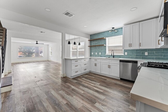 Building Photo - 2105 Sheridan St