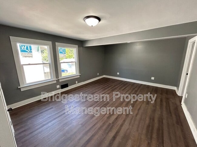 Building Photo - 33 E Shadyside Dr