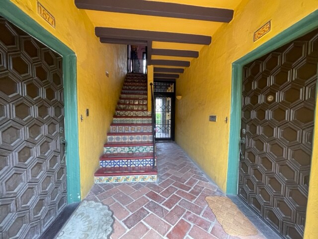 Building Photo - 1855 N Kingsley Dr