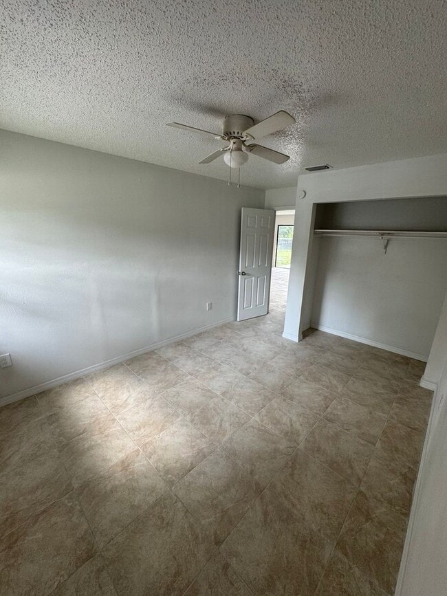 Building Photo - Charming 2-Bedroom Duplex on a Private Corner Lot in Lakeland, FL!
