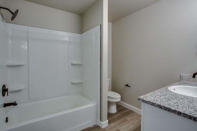 Building Photo - 1705 141st St