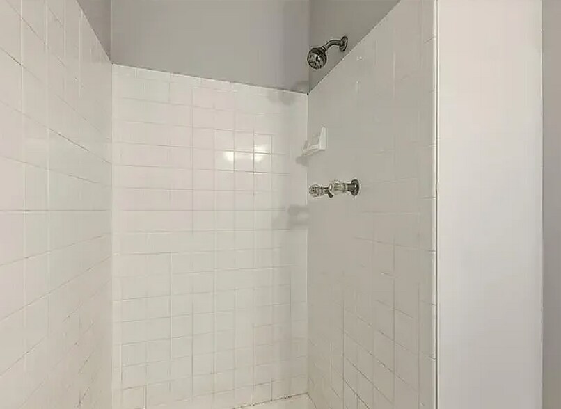 Building Photo - 16991 E Chenango Ave