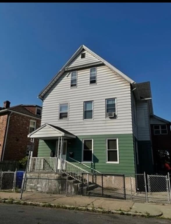 Building Photo - 14 Richelieu St