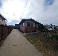Building Photo - 550 Piney Way