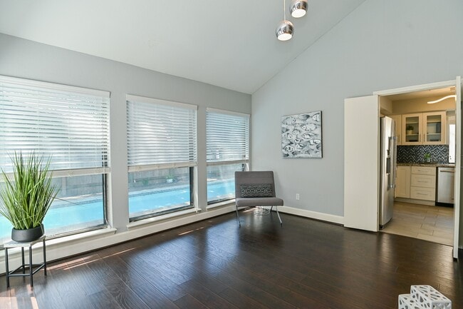 Building Photo - 12800 Briar Forest Dr