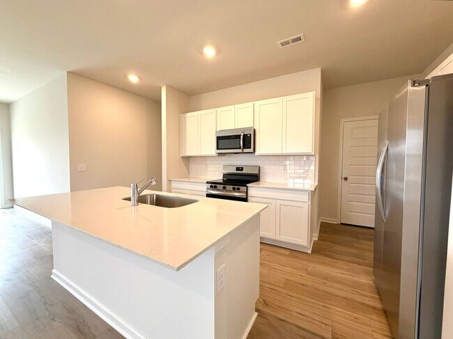 Building Photo - 900 Moray Ln