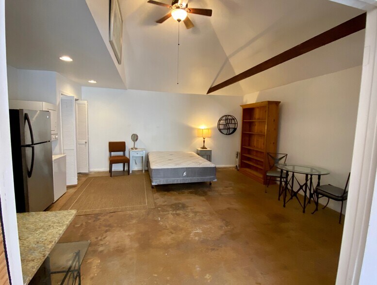 Building Photo - 8106 Rayford Dr