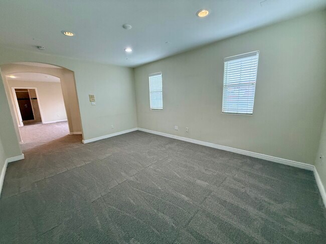 Building Photo - 12665 Sundance Ave