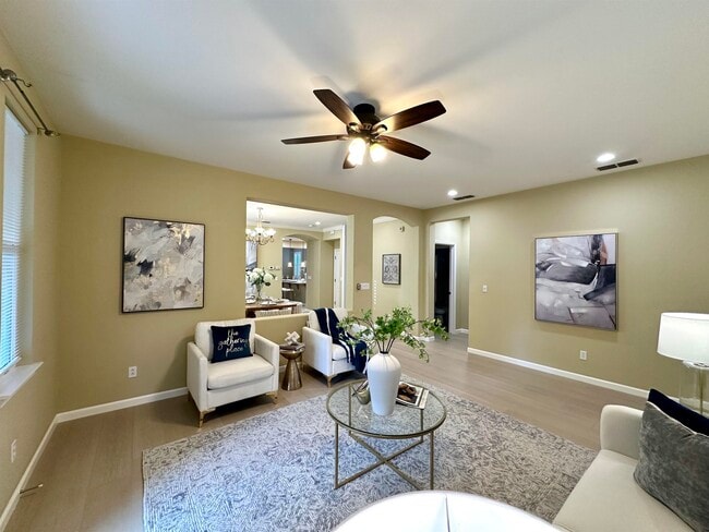 Building Photo - 372 S Caballo St