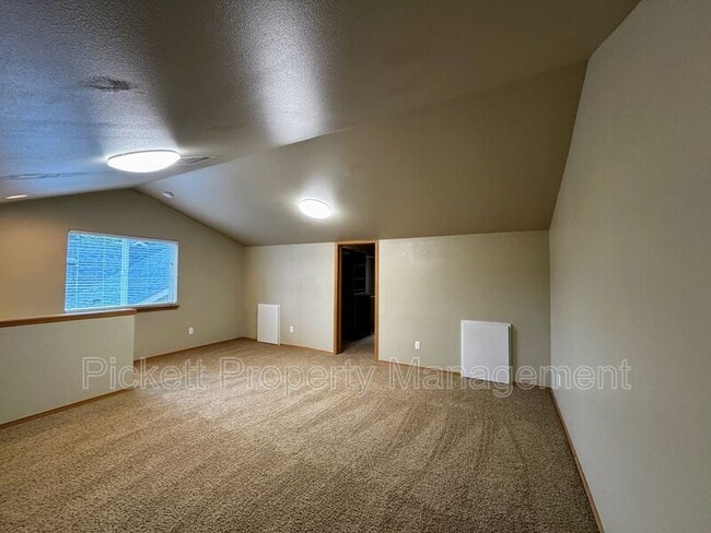 Building Photo - 136 NE Miramar Cir