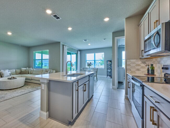 Building Photo - 8960 Dahlia Cir