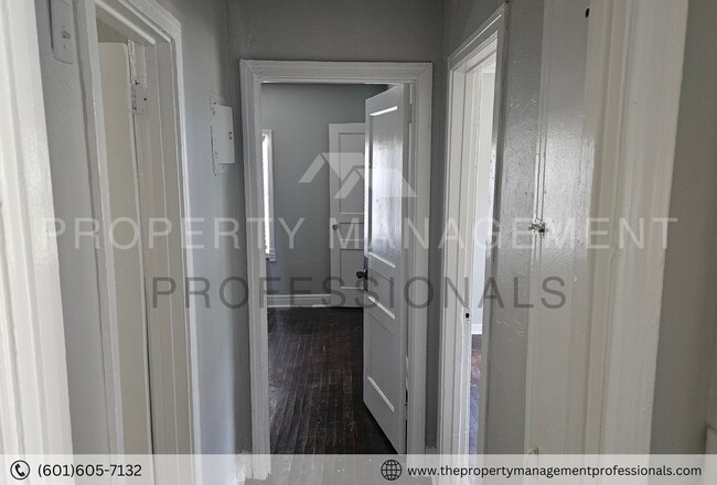 Building Photo - 1925 Wingfield Cir