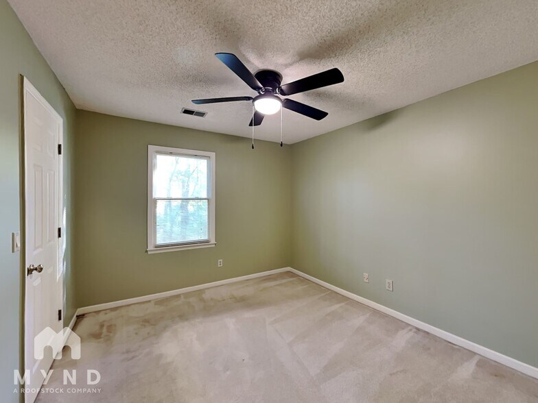 Building Photo - 3747 Running Fox Dr