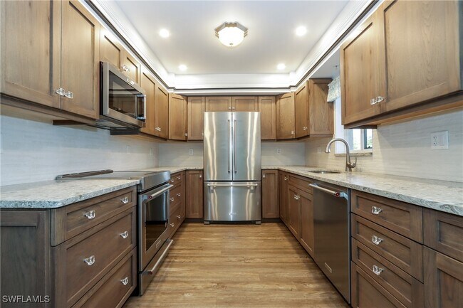 Building Photo - 14801 Park Lake Dr