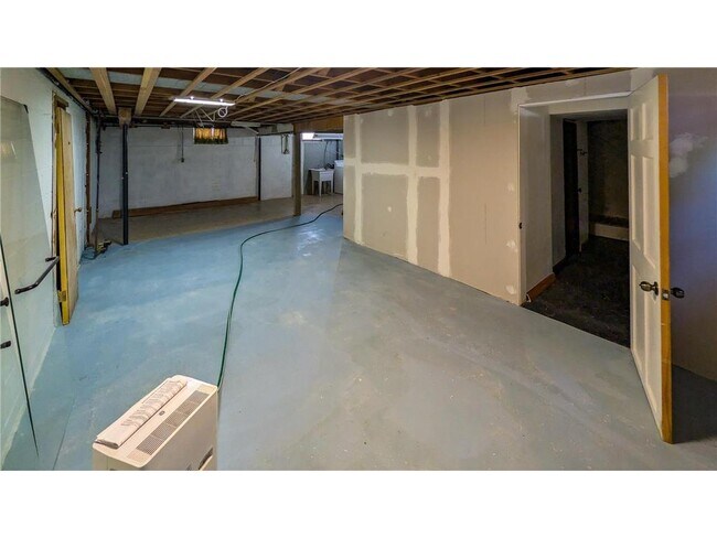 Building Photo - 301 Giles Pl